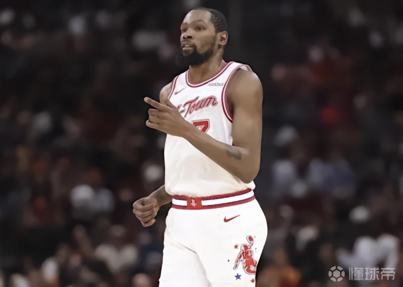 ESPN记者：杜兰特的膝伤是训练中所致，但火箭对此持乐观态度