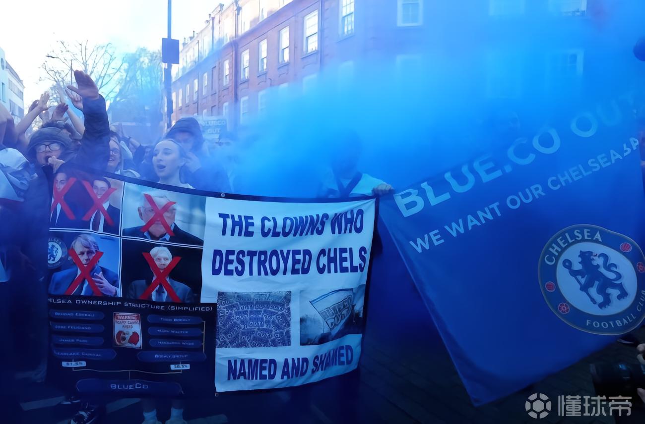 记者：切尔西球迷怒火难平，球队高层需直面沟通危机