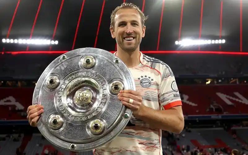 五大联赛首冠诞生！拜仁提前4轮夺冠，孔帕尼两连冠，连刷10纪录