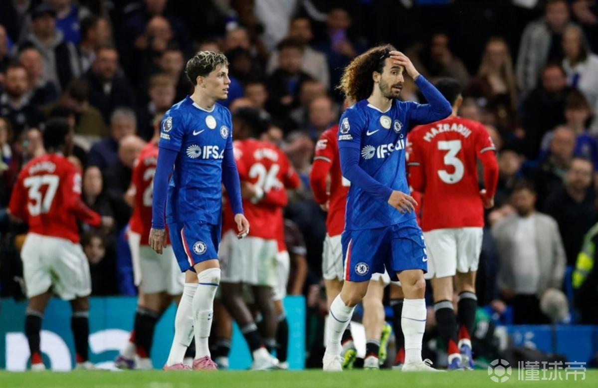 太阳报：更衣室消息透露，踢曼联中场时有切尔西队友骂加纳乔